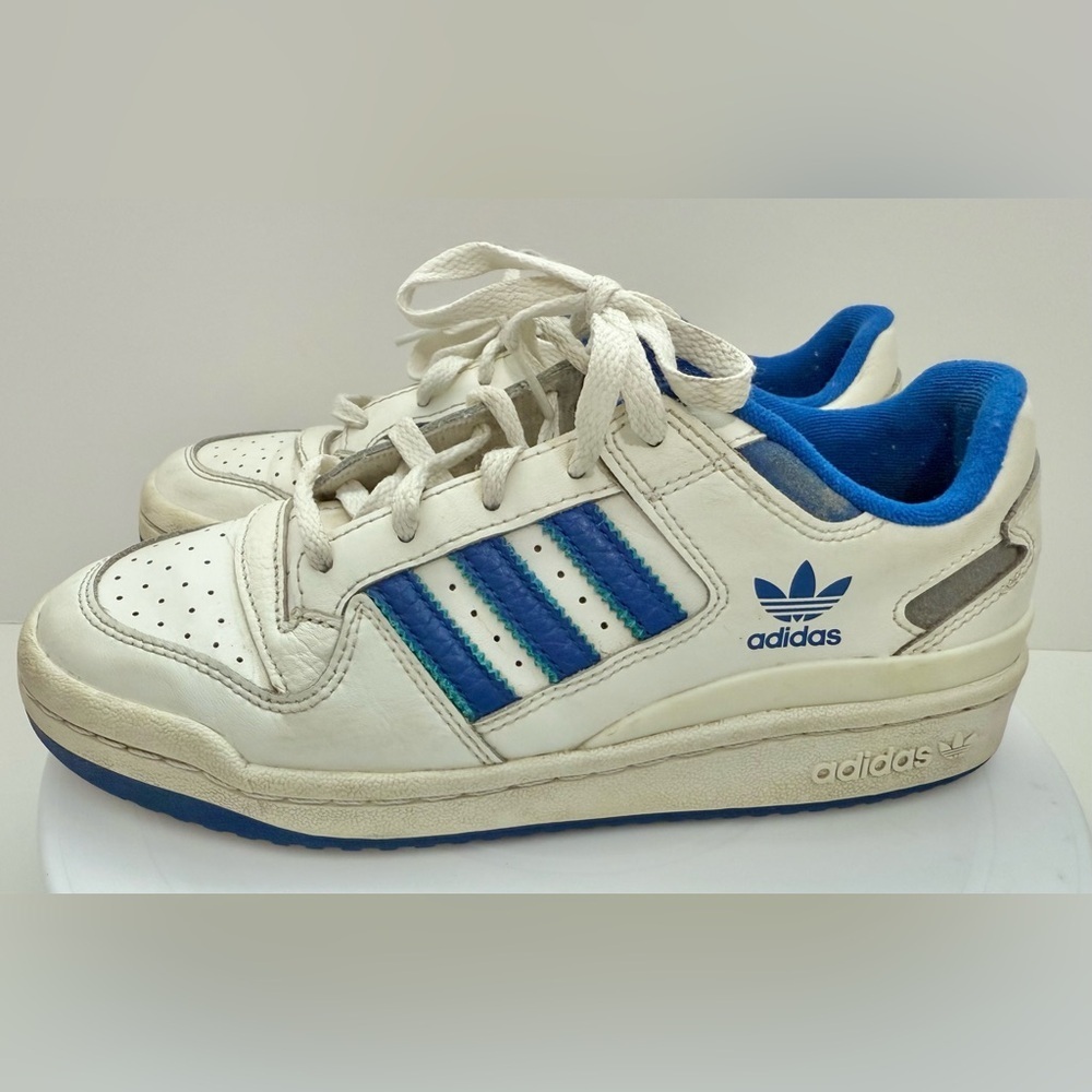 Adidas Kids White and Navy Sneakers -Size 5 - Picture 3 of 10